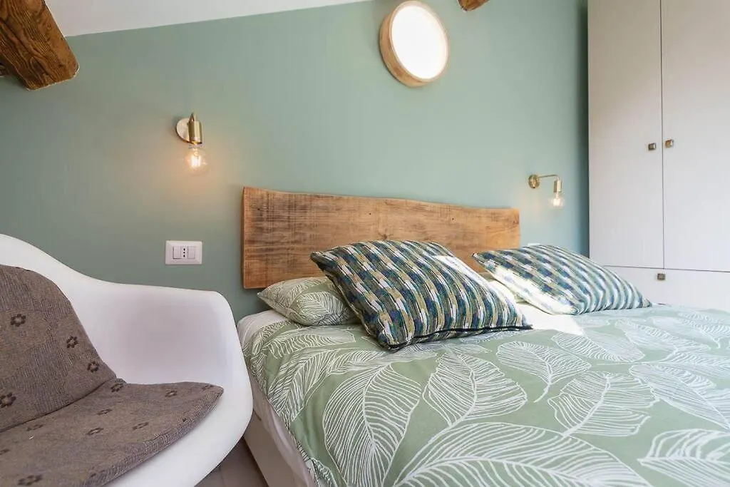 Central Station Comfort Suite - Duomo 15 Min Milan Apartment